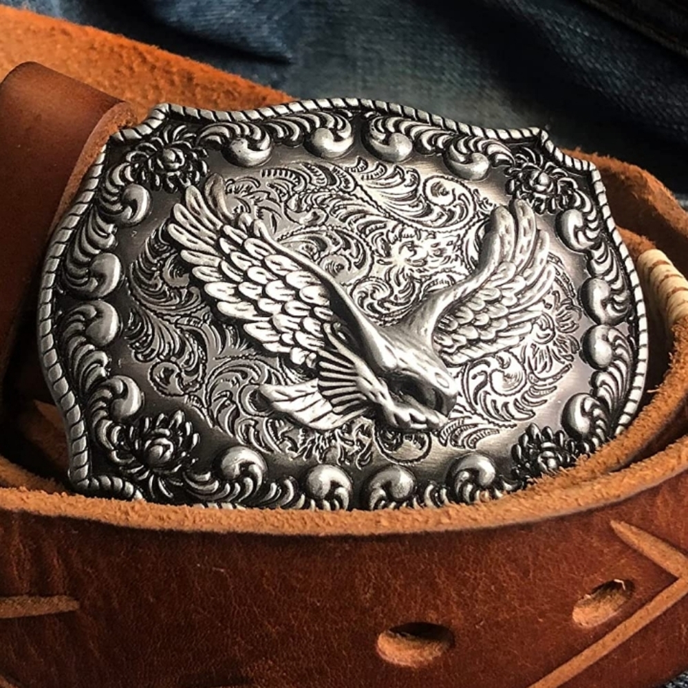 Beautiful silver Western style eagle flying belt buckle